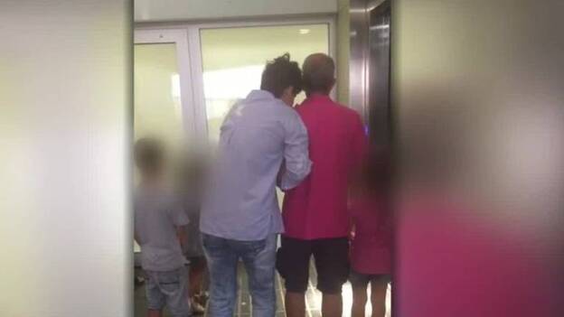 Detenido el agresor de la mujer que quitaba lazos amarillos por delitos de odio y lesiones