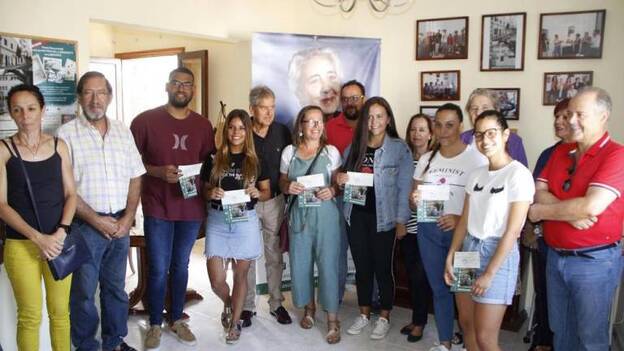 Mercedes Medina da ayuda de 2.700 euros a media docena de estudiantes