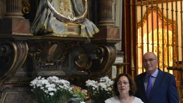 Ofrenda floral en Sevilla a la Virgen del Pino