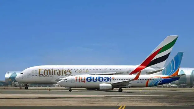 Un avión de Dubai, en cuarentena en Nueva York por 10 pasajeros enfermos
