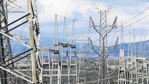 El precio de la luz bajará hoy tras el máximo anual de ayer