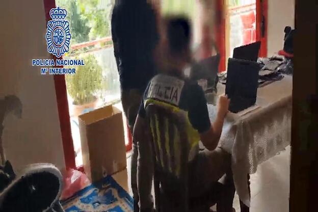 Detenido por ciberataques a empresas para robar datos de tarjetas bancarias