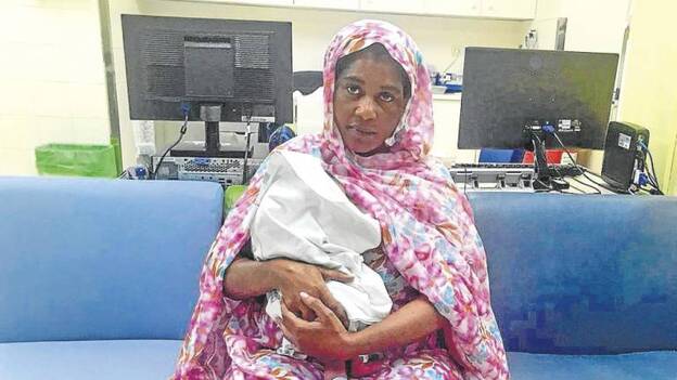 Lalla Ely sigue sin ver ni saber dónde está acogida su recién nacida