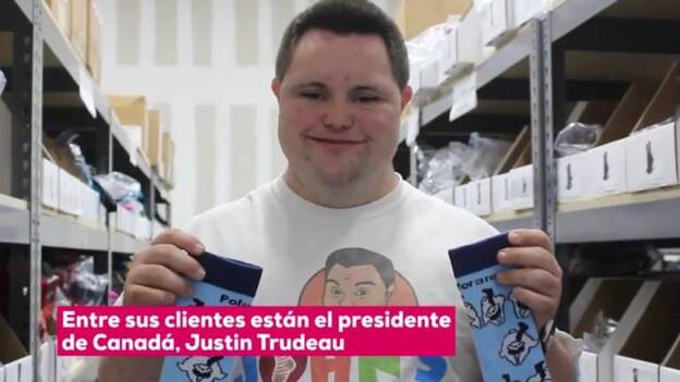 Un joven con síndrome de Down, millonario por sus calcetines