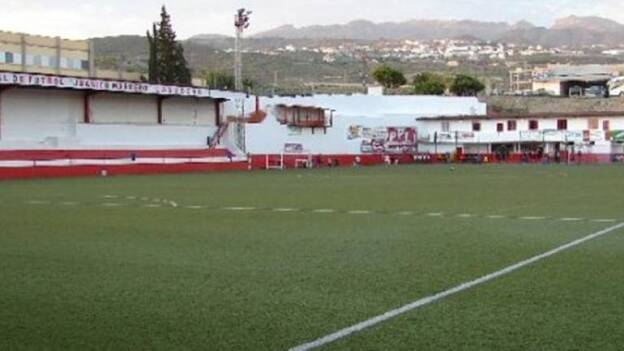 Fallece un joven y otro resulta herido tras precipitarse con su vehículo en Adeje