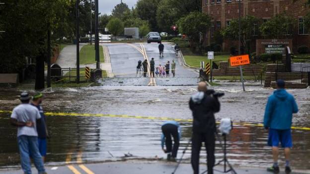 Estado de emergencia y 18 muertos en EE UU al paso del huracán Florence