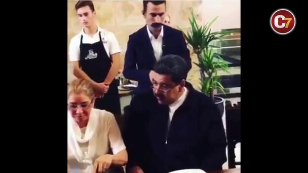 Venezuela se atraganta con el banquete de Maduro en Turquía