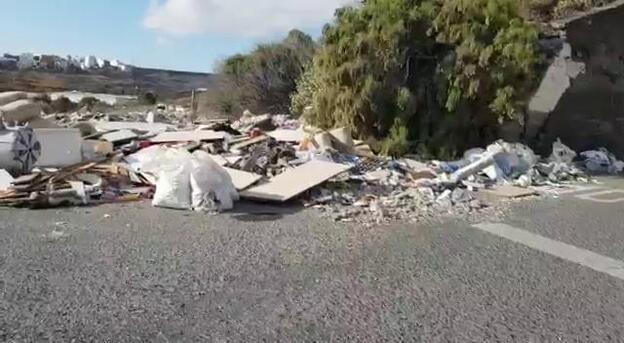 Telde se hunde entre montañas de basura