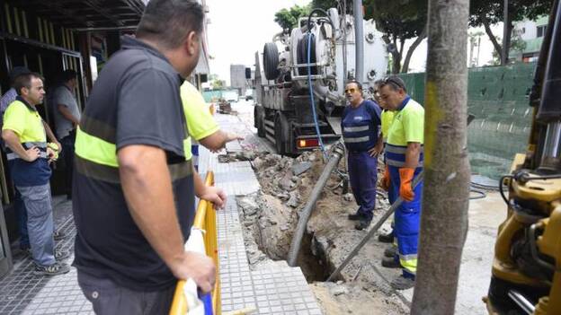 Emalsa destupe las tuberías de los bloques de Mesa y López