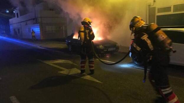 Arde un vehículo en Arrecife