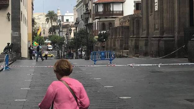 Caen cascotes de la catedral de Santa Ana