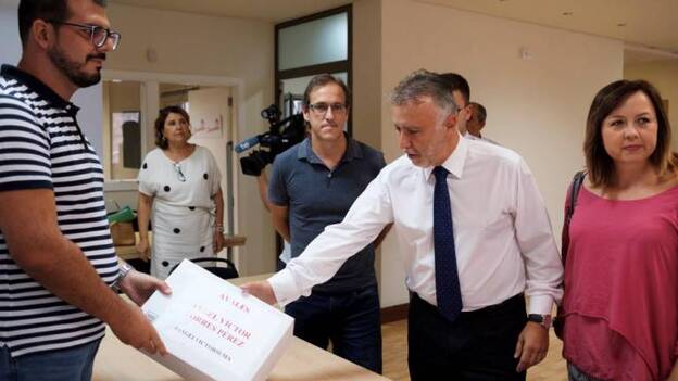 El PSOE proclama a Torres como su candidato a presidente de Canarias