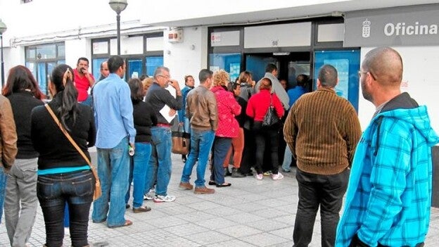 El paro registrado baja un 0,77 % en septiembre en Canarias, hasta 205.430