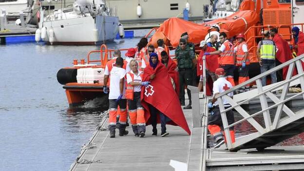 Rescatadas 21 personas en una patera al norte de Gran Canaria