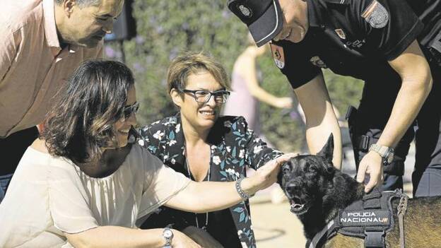 El perro Pol estrena familia civil