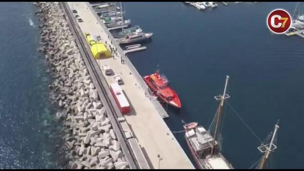 Remolcan una patera con 31 inmigrantes a Fuerteventura