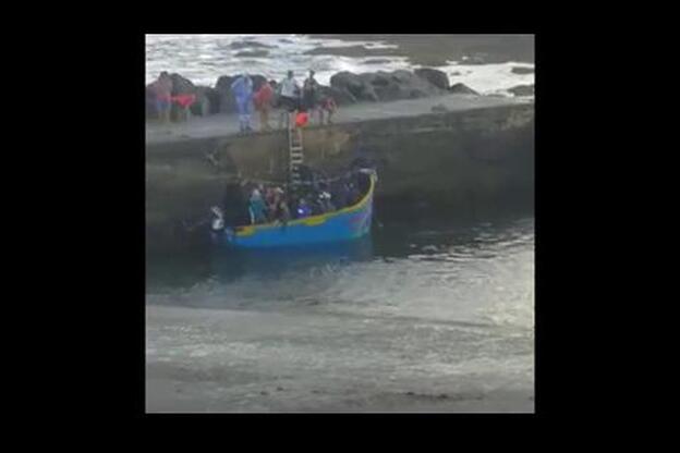 Llega otra patera a La Santa con 30 migrantes