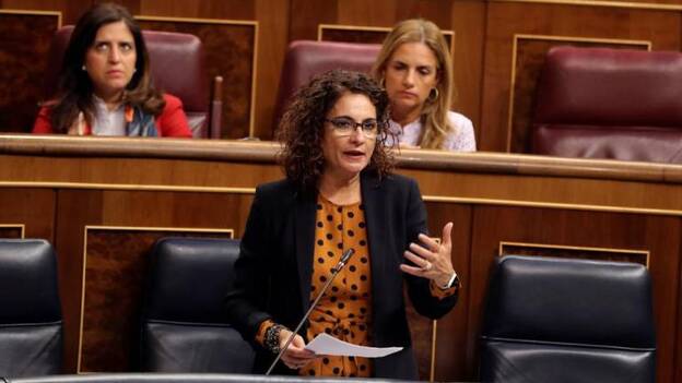 El PP acusa a Montero de "no saber de impuestos" porque es médico