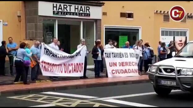 Los taxistas critican a Movilidad por no convocar a la Mesa del Taxi