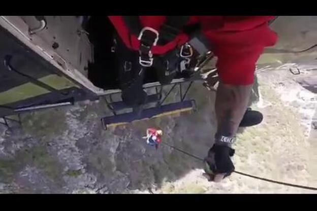 Espectacular rescate a dos senderistas