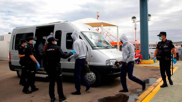 Un muerto y 25 heridos en el asalto a la valla de Melilla