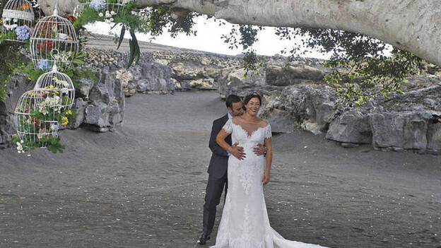 La presidenta del PP, Ástrid Pérez, se casa con Antonio Cárdenas