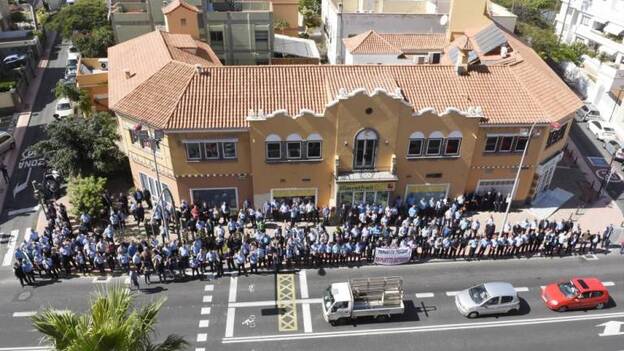 Las asociaciones desmienten a Movilidad y exigen estar en la Mesa del Taxi
