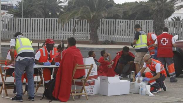 Canarias acoge a unos 330 menores inmigrantes llegados en patera
