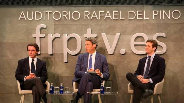 Aznar ve en Casado la "gran esperanza" del centroderecha