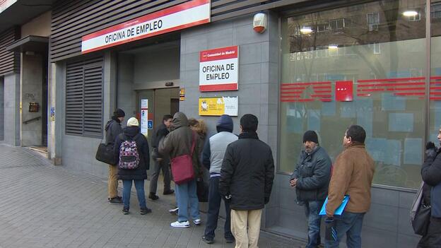 El paro baja en Canarias en 17.000 personas