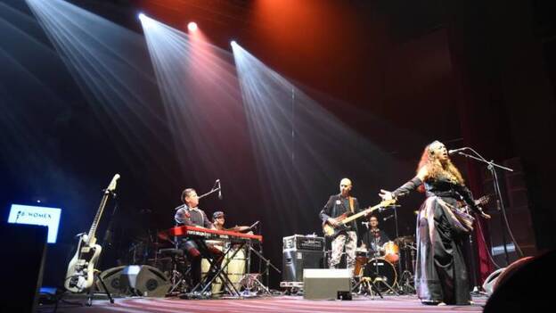 El timple se une a otros ritmos para recibir al contingente del Womex