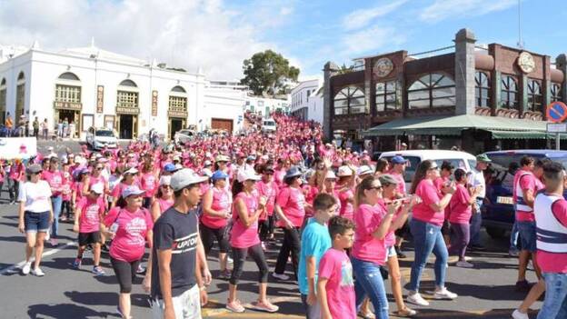 Marea rosa, Puerto del Carmen apoya a los enfermos del cáncer