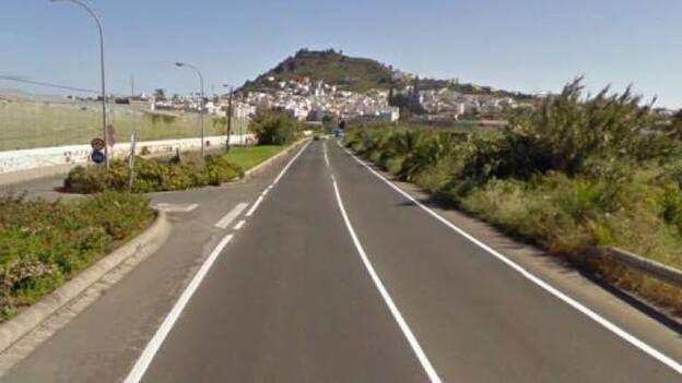 Herido tras caer con su vehículo por una ladera