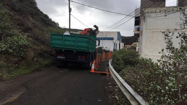 Un corrimiento obliga a cerrar una calle del polígono de Maipez