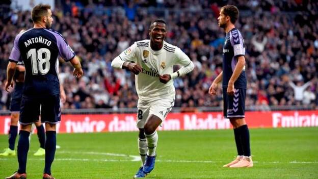 Vinicius salva el estreno de Solari