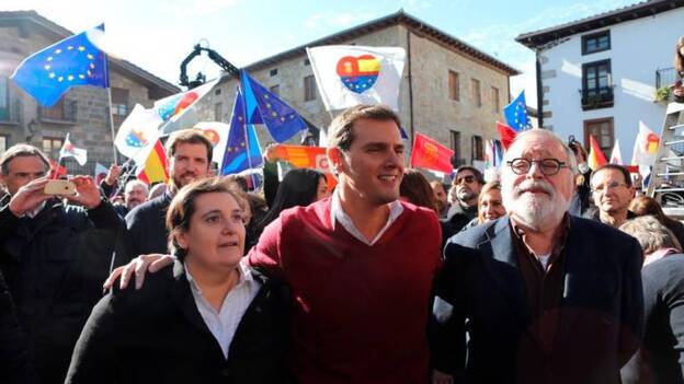 Rivera pide en Alsasua junto a PP y Vox reconstruir el proyecto común español