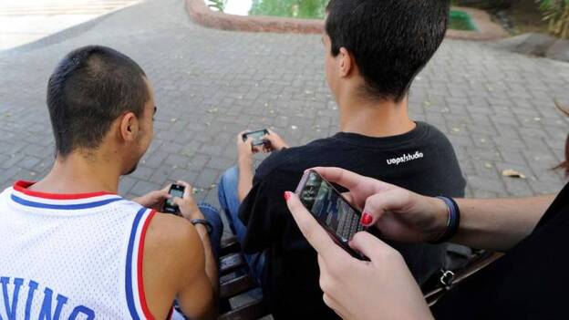 «Les habla la Policía»: el WhatsApp que recibieron jóvenes holandeses