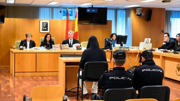 Acepta 130 años de cárcel tras pedir «perdón» por abusos