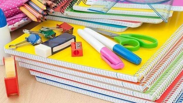 Acuerdo para permitir a 300 familias contar con material escolar