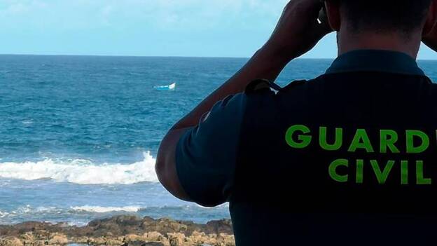 Los pescadores de Lanzarote rescatan a dos inmigrantes