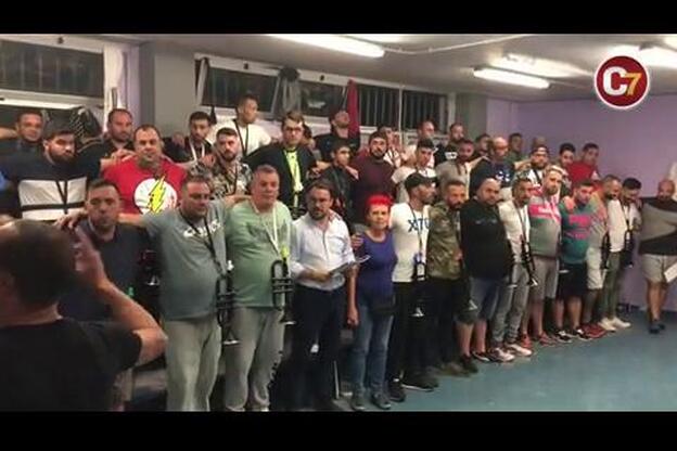 Antona da el cante con los grupos del carnaval