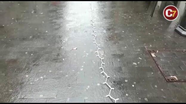 Triana se engalana para sus luces navideñas