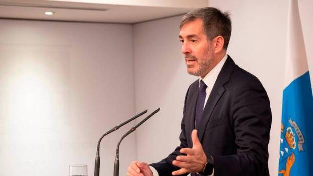 Clavijo: «Me hace falta veinticuatro horas para poder digerir el informe que ha hecho el teniente fiscal»