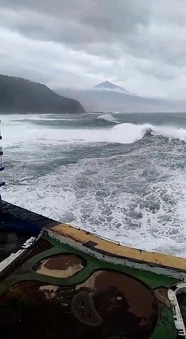 El oleaje se ensaña con el norte de Tenerife