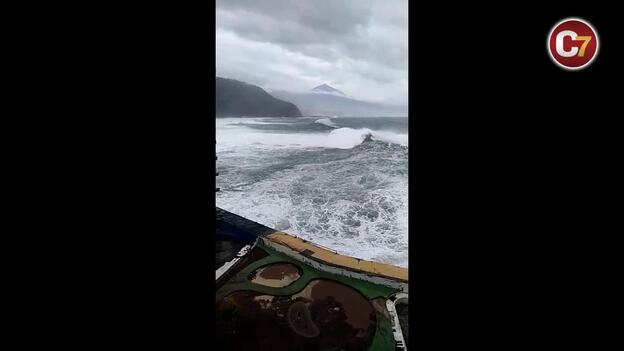 El Gobierno canario desactiva esta madrugada la alerta por oleaje