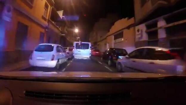 Intenta huir de los agentes al ir ebrio