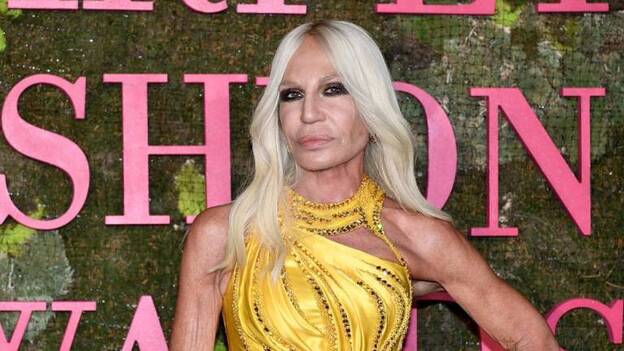Donatella Versace diseña la diadema para el Baile de la Ópera de Viena