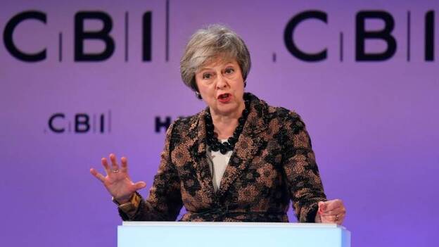 Theresa May ata refuerzos mientras pierde fuerza el intento por desbancarla