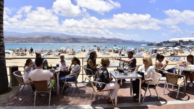 Canarias bate registro histórico con 100.000 ocupados extranjeros