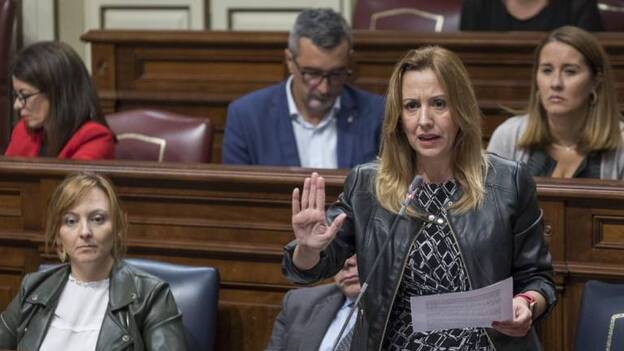 Dávila cambia la rebaja del IGIC de la luz por la coacción del PP